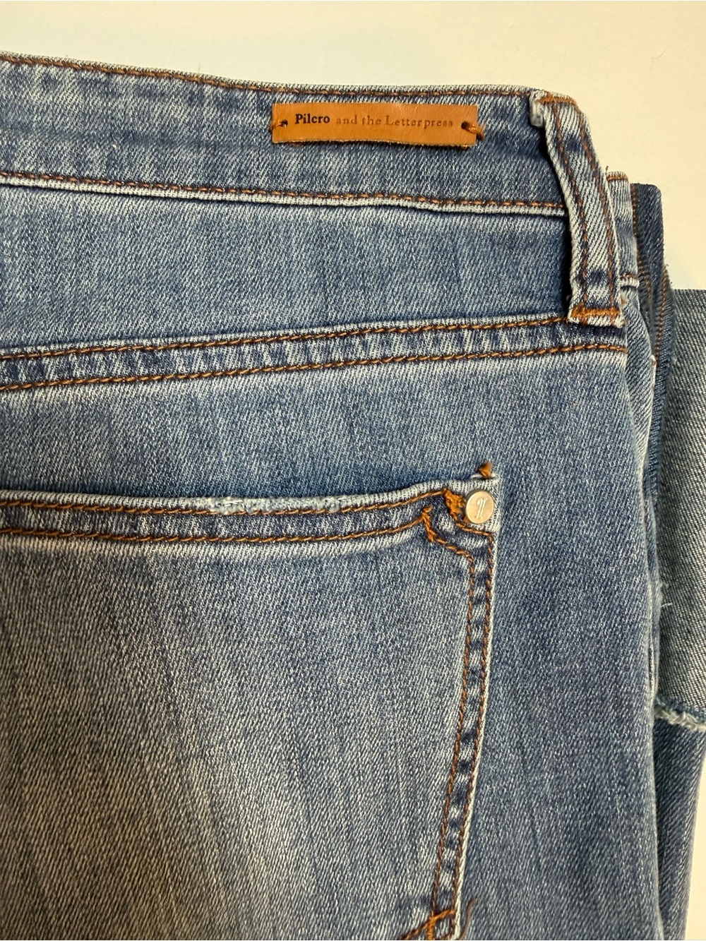 Pilcro Hyphen Cuffed Cropped Women's Jeans in Medium distressed Blue Denim 31 - Picture 15 of 15